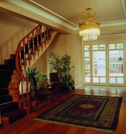 カーリエ ホテル