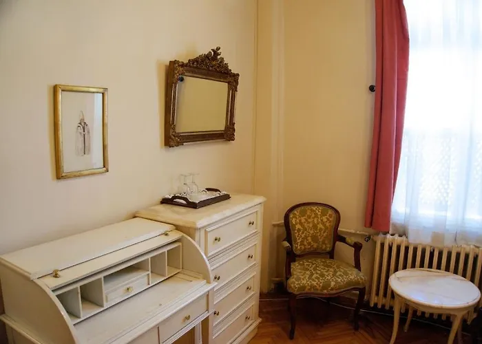 فندق كاريي 3*